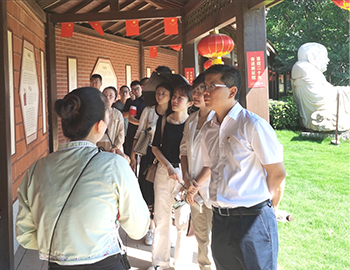 弘揚傳(chuan)統傢(jia)規傢(jia)訓，傳(chuan)承(cheng)“向上向善(shan)向廉”精(jīng)神